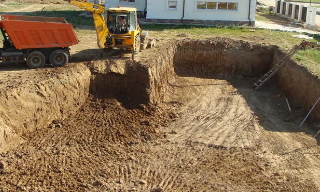 Рытье котлованов под фундамент в Ялуторовске – цена от 2577 руб. за м3 | 2Землекопа-Лтр